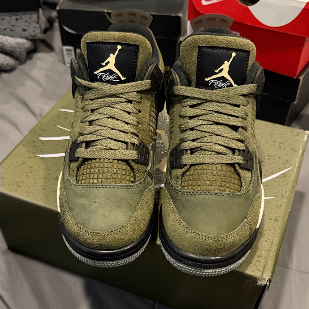 Jordan Retro 4 SE Craft olive
